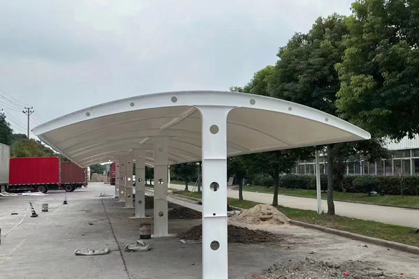 膜材料加工的創新技術與發展趨勢:推動現代建筑與工業應用的革命性變革 膜材料加工的創新技術與發展趨勢:推動現代建筑與工業應用的革命性變革